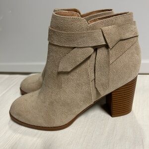 Ankle boots. ZBY. Color sand.
